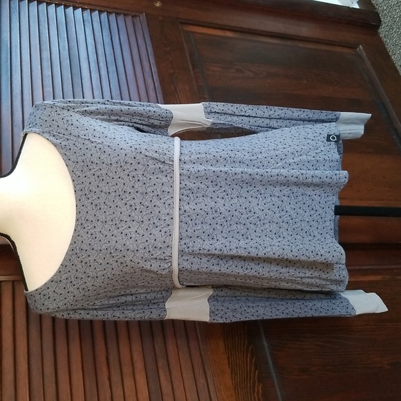 2/$12 Zergatik long sleeve top - Picture 1 of 7